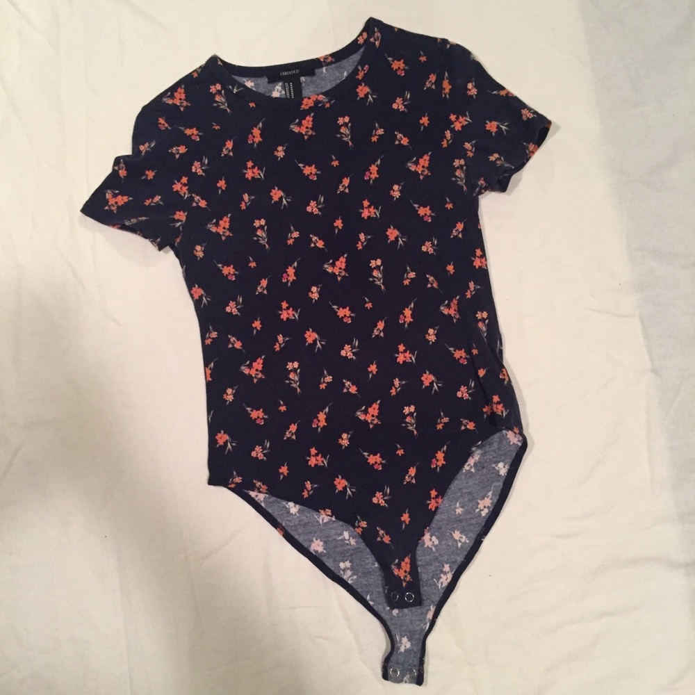 🎀 3 for 9 🎀 F21 Floral Bodysuit